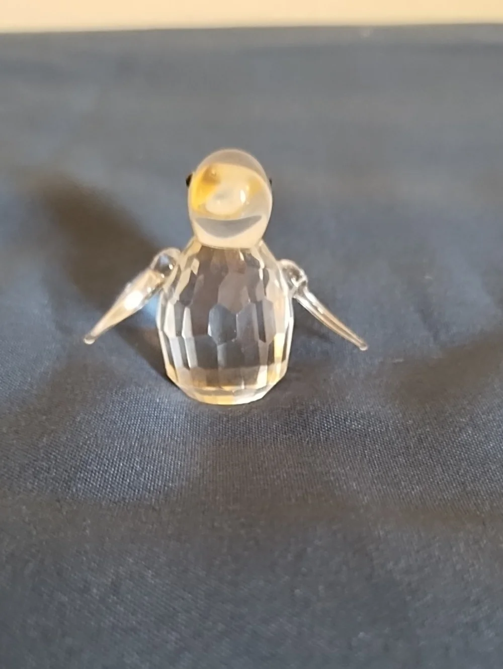 SWAROVSKi CRYSTAL MINIATURE PENGUIN, 1985 KINGDOM OF ICE AND SNOW.